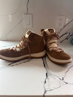 UGG Chestnut Lace-Up Winter Boot with Cream Sherpa